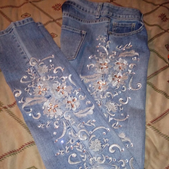 💙PRICE DROP ❤VS KISS WMS  jeans with rhinestones - Picture 1 of 6